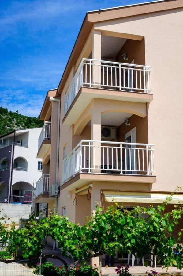 Apartments Ljuba 杜巴 外观 照片